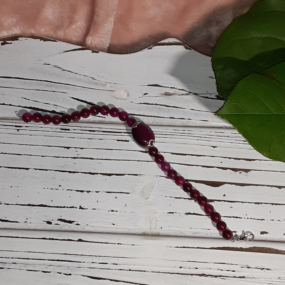 NWT Fuschia Chalcedony Bracelet